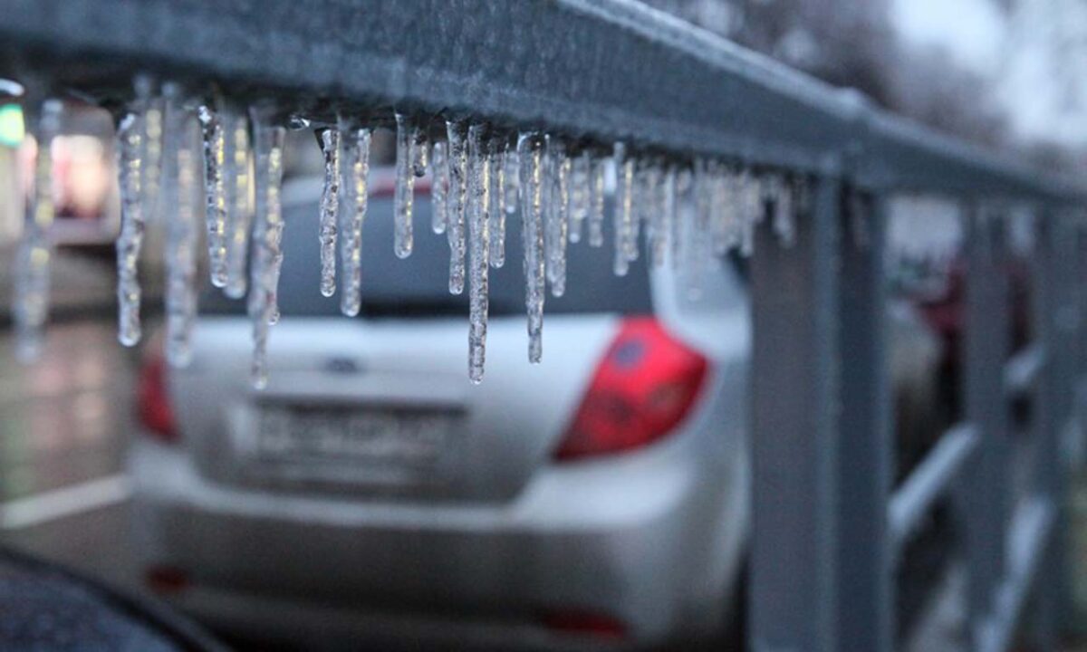 Жители пригорода Анапы остались без света из-за обледенения электросетей
